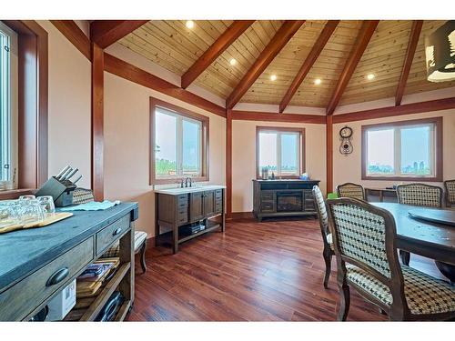 1661 St Andrews Place Nw, Calgary, AB - Indoor Photo Showing Dining Room