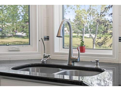 9 Strathdale Close Sw, Calgary, AB - Indoor Photo Showing Kitchen With Double Sink