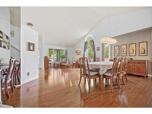 9 Strathdale Close Sw, Calgary, AB - Indoor Photo Showing Dining Room