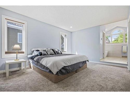 9 Strathdale Close Sw, Calgary, AB - Indoor Photo Showing Bedroom