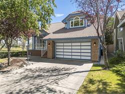 9 Strathdale Close SW Calgary, AB T3H 2K2