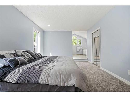 9 Strathdale Close Sw, Calgary, AB - Indoor Photo Showing Bedroom