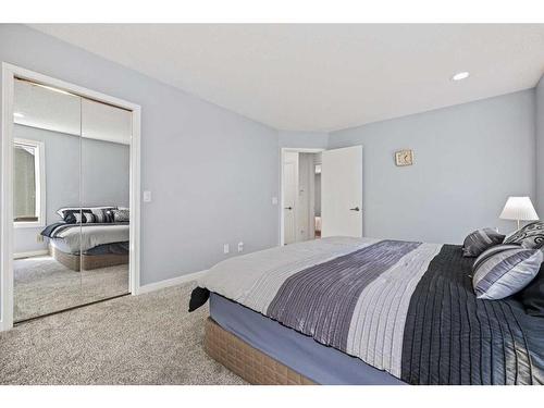 9 Strathdale Close Sw, Calgary, AB - Indoor Photo Showing Bedroom