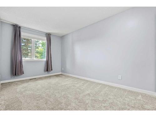 9 Strathdale Close Sw, Calgary, AB - Indoor Photo Showing Other Room