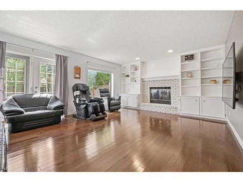 9 Strathdale Close Sw, Calgary, AB - Indoor Photo Showing Living Room With Fireplace