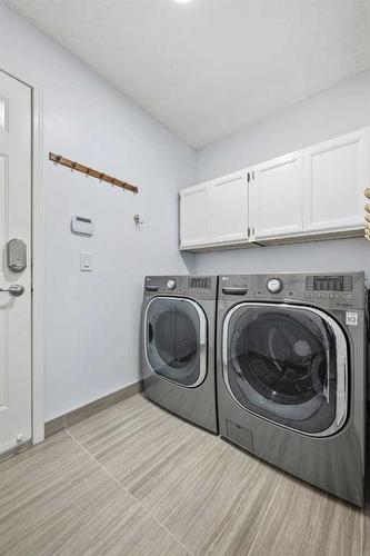 9 Strathdale Close Sw, Calgary, AB - Indoor Photo Showing Laundry Room