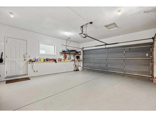 9 Strathdale Close Sw, Calgary, AB - Indoor Photo Showing Garage