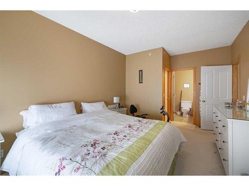 334-1920 14 Avenue Ne, Calgary, AB - Indoor Photo Showing Bedroom