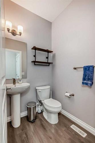 67 Masters Crescent Se, Calgary, AB - Indoor Photo Showing Bathroom