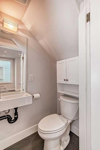 1612 Bowness Road Nw, Calgary, AB - Indoor Photo Showing Bathroom