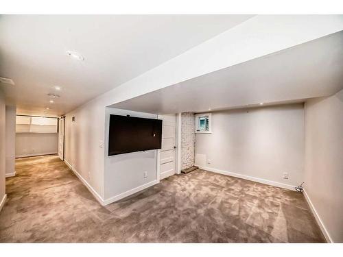 1612 Bowness Road Nw, Calgary, AB - Indoor Photo Showing Other Room