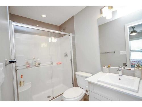 509-355 Nolancrest Heights Nw, Calgary, AB - Indoor Photo Showing Bathroom