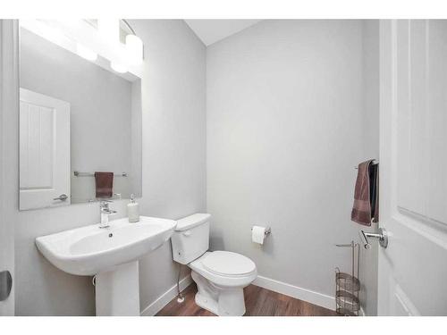 509-355 Nolancrest Heights Nw, Calgary, AB - Indoor Photo Showing Bathroom