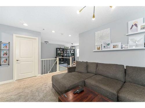 225 Auburn Glen Manor Se, Calgary, AB - Indoor Photo Showing Living Room