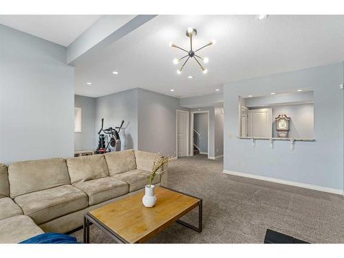 225 Auburn Glen Manor Se, Calgary, AB - Indoor Photo Showing Living Room