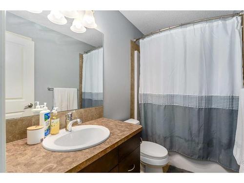 225 Auburn Glen Manor Se, Calgary, AB - Indoor Photo Showing Bathroom