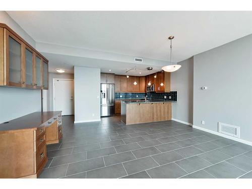 3107-210 15 Avenue Se, Calgary, AB - Indoor Photo Showing Kitchen