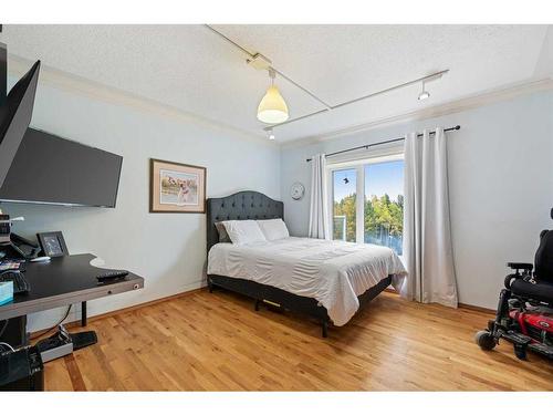 231192 Forestry Way, Rural Rocky View County, AB - Indoor Photo Showing Bedroom