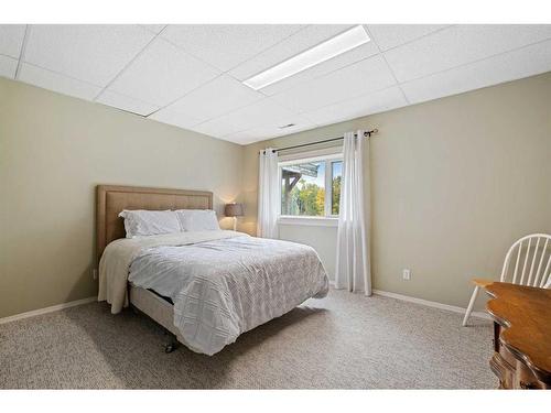 231192 Forestry Way, Rural Rocky View County, AB - Indoor Photo Showing Bedroom