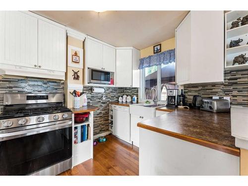 3411 Bowcliffe Crescent Nw, Calgary, AB - Indoor Photo Showing Kitchen