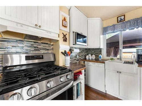 3411 Bowcliffe Crescent Nw, Calgary, AB - Indoor Photo Showing Kitchen