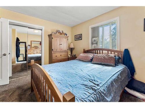 3411 Bowcliffe Crescent Nw, Calgary, AB - Indoor Photo Showing Bedroom