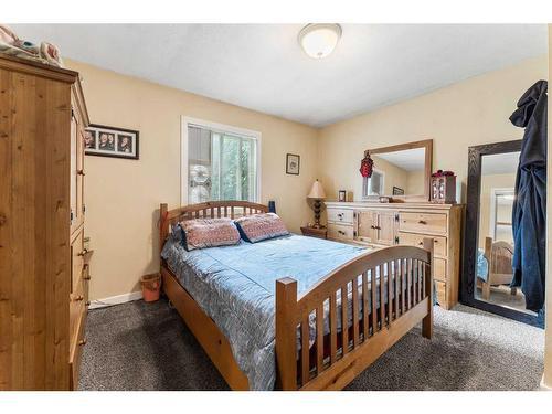 3411 Bowcliffe Crescent Nw, Calgary, AB - Indoor Photo Showing Bedroom