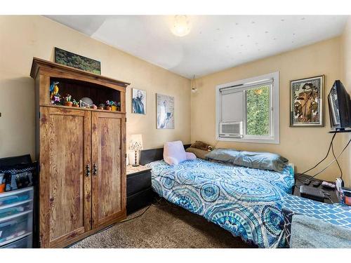 3411 Bowcliffe Crescent Nw, Calgary, AB - Indoor Photo Showing Bedroom