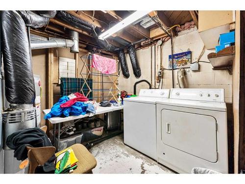 3411 Bowcliffe Crescent Nw, Calgary, AB - Indoor Photo Showing Laundry Room