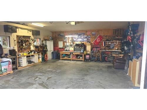 3411 Bowcliffe Crescent Nw, Calgary, AB - Indoor Photo Showing Garage