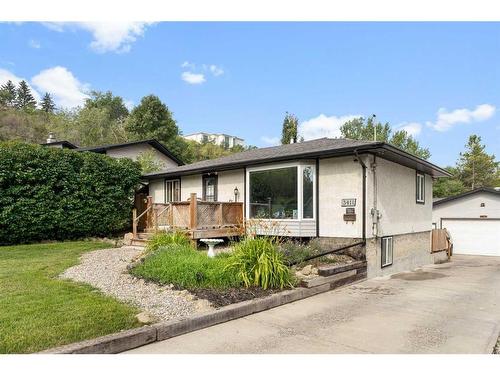 3411 Bowcliffe Crescent Nw, Calgary, AB - Outdoor