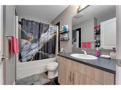 383 Redstone Drive Ne, Calgary, AB - Indoor Photo Showing Bathroom