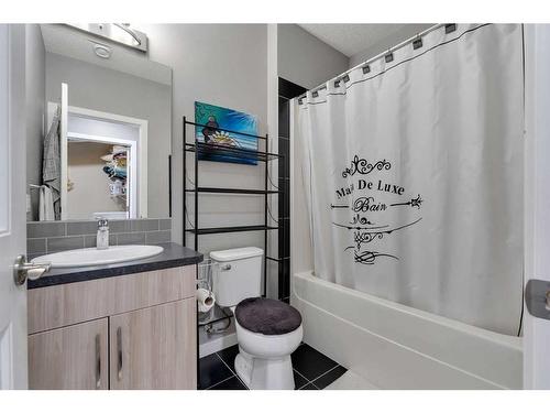 383 Redstone Drive Ne, Calgary, AB - Indoor Photo Showing Bathroom