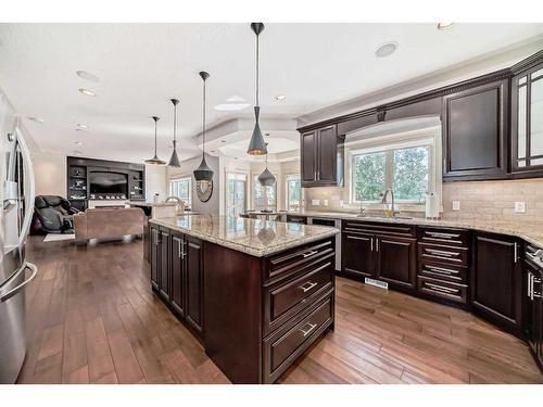 4 Rockcliff Point Nw, Calgary, AB - Indoor Photo Showing Kitchen With Upgraded Kitchen