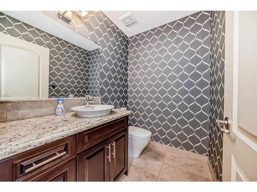 4 Rockcliff Point Nw, Calgary, AB - Indoor Photo Showing Bathroom