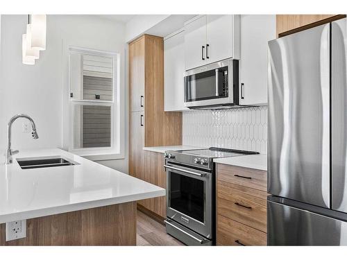 14-2117 81 Street Sw, Calgary, AB - Indoor Photo Showing Kitchen With Double Sink With Upgraded Kitchen