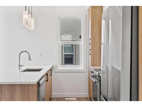 14-2117 81 Street Sw, Calgary, AB - Indoor Photo Showing Kitchen