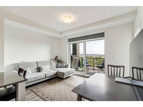 5204-200 Seton Circle Se, Calgary, AB - Indoor Photo Showing Living Room