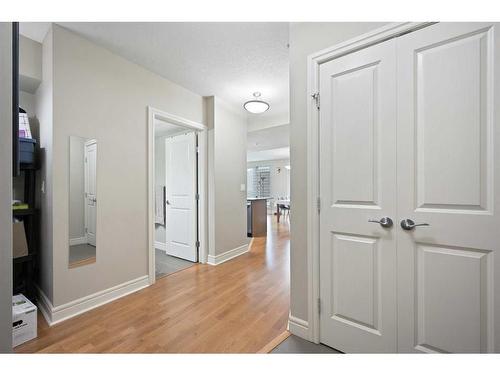 1607-910 5 Avenue Sw, Calgary, AB - Indoor Photo Showing Other Room