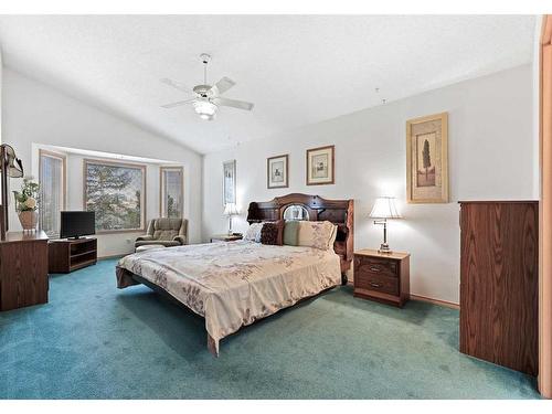 181 Hamptons Green Nw, Calgary, AB - Indoor Photo Showing Bedroom