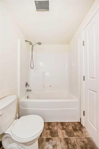 808-3830 Brentwood Road Nw, Calgary, AB - Indoor Photo Showing Bathroom