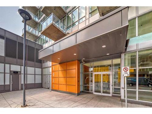 808-3830 Brentwood Road Nw, Calgary, AB - Outdoor With Balcony With Exterior