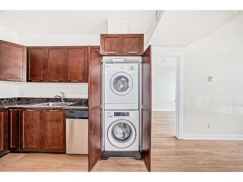 808-3830 Brentwood Road Nw, Calgary, AB - Indoor Photo Showing Laundry Room