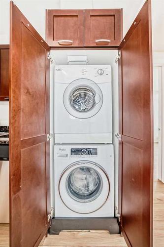 808-3830 Brentwood Road Nw, Calgary, AB - Indoor Photo Showing Laundry Room