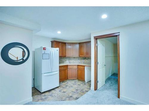 256 Cove Drive, Chestermere, AB - Indoor Photo Showing Kitchen