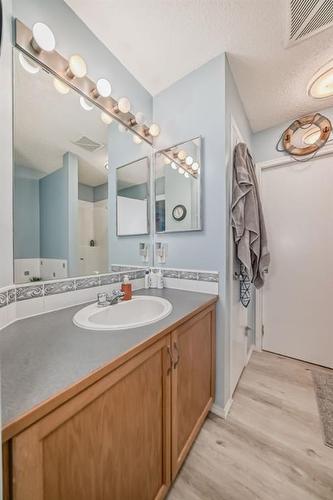 70 Prestwick Crescent Se, Calgary, AB - Indoor Photo Showing Bathroom