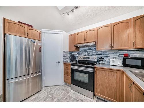 70 Prestwick Crescent Se, Calgary, AB - Indoor Photo Showing Kitchen