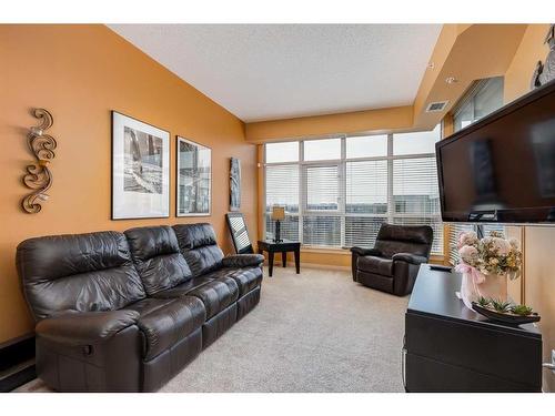 6305-11811 Lake Fraser Drive Se, Calgary, AB - Indoor Photo Showing Living Room