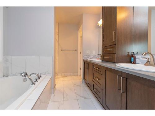 46 Bridleridge Green Sw, Calgary, AB - Indoor Photo Showing Bathroom