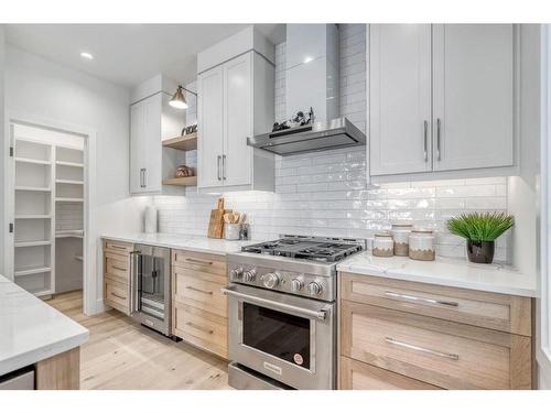 2 (Se)-833 6Th Street, Canmore, AB - Indoor Photo Showing Kitchen With Upgraded Kitchen